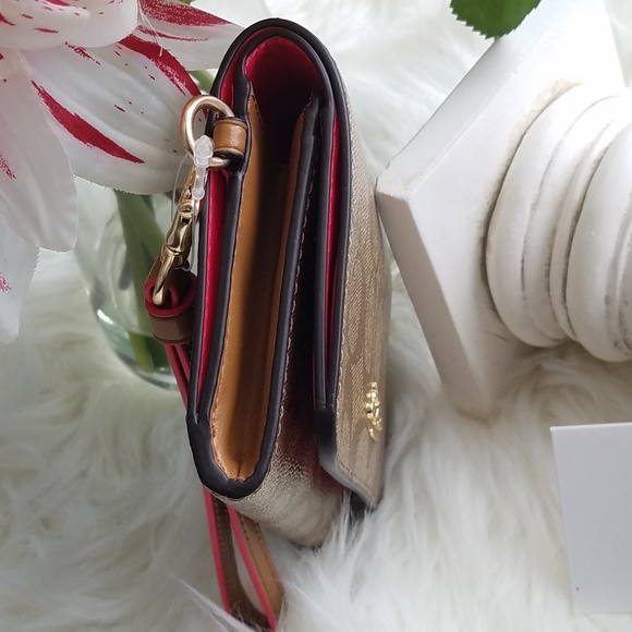 Coach Signature Wallet - Picture 7 of 8